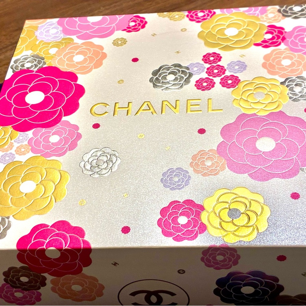 CHANEL 2026 Ltd Edition Beautiful Floral Gift  Box in Pink, Yellow,Gold & Silver